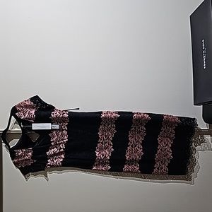NEW YORK &COMANY Lace black and pink dress